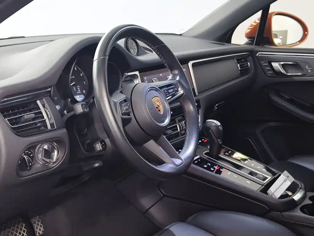 Porsche Macan — миниатюра 11