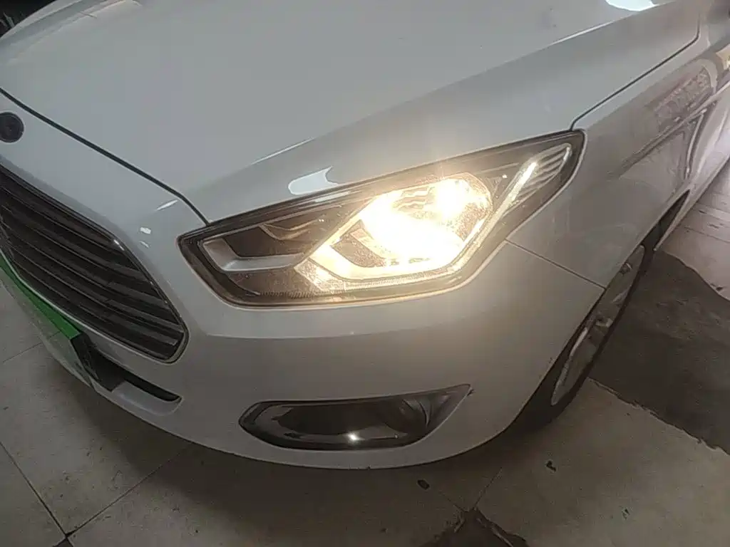 Ford Escort — миниатюра 24