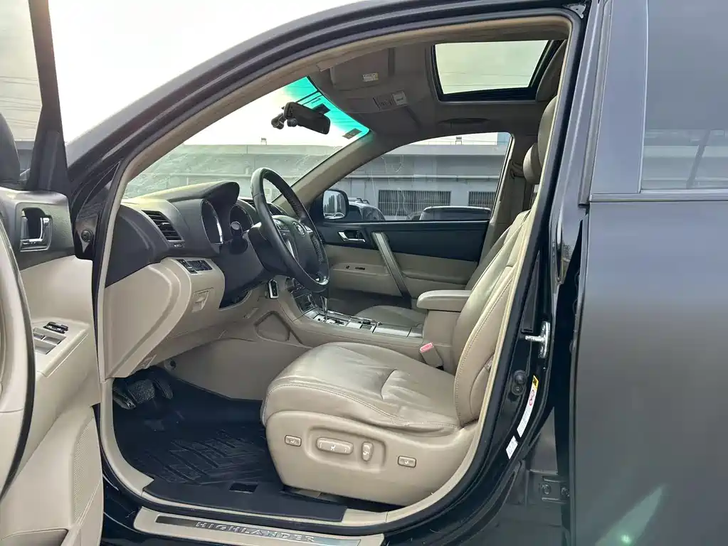 Toyota Highlander 2009 2.7L 7 мест Luxury