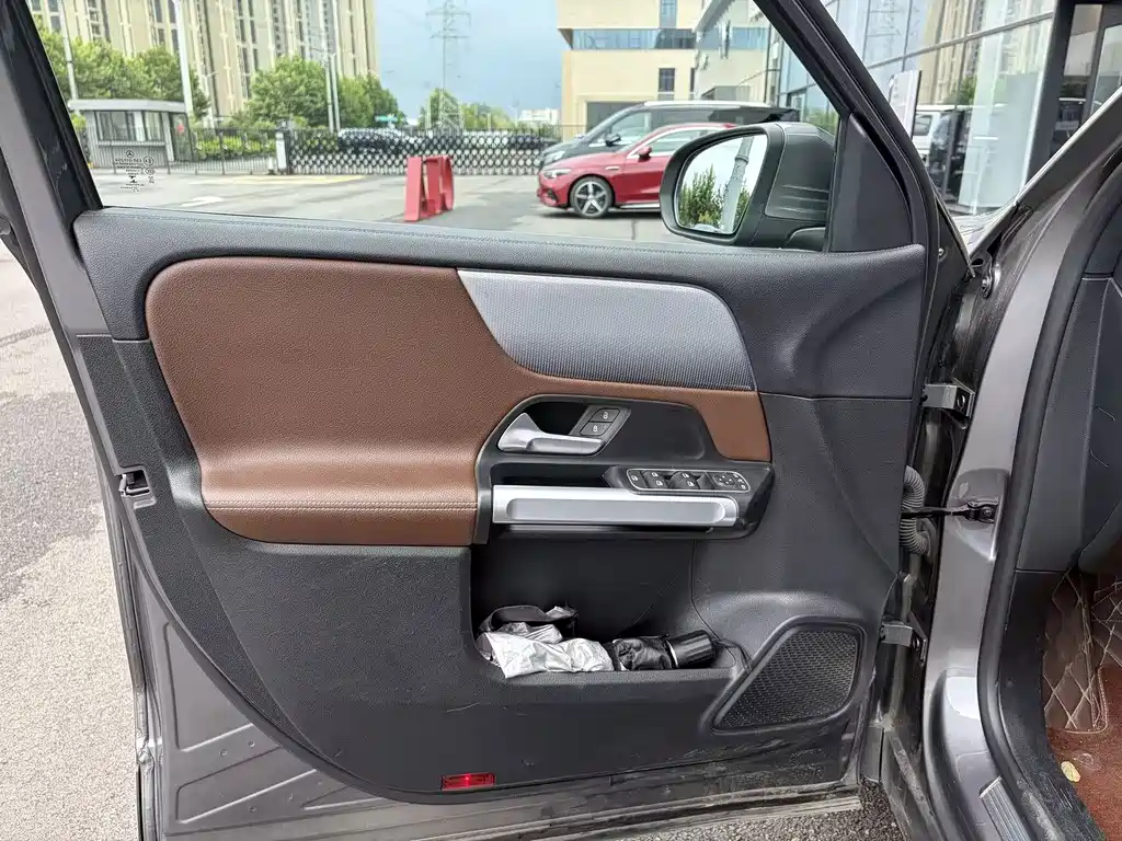 Mercedes-Benz GLB — миниатюра 12