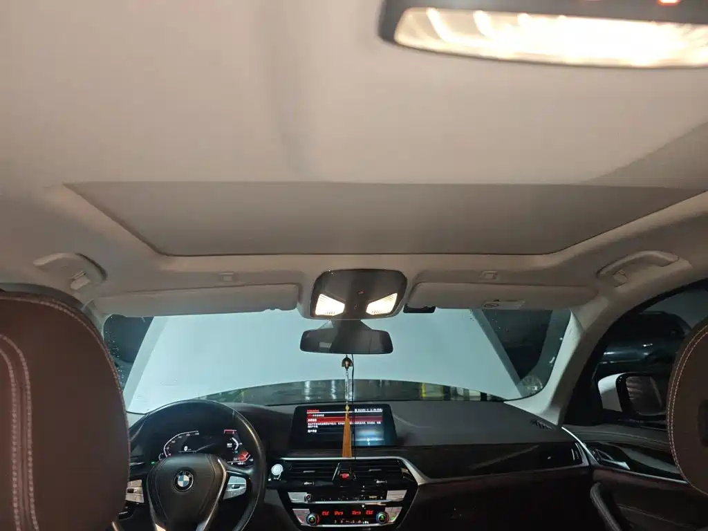 BMW 5 Series — миниатюра 9