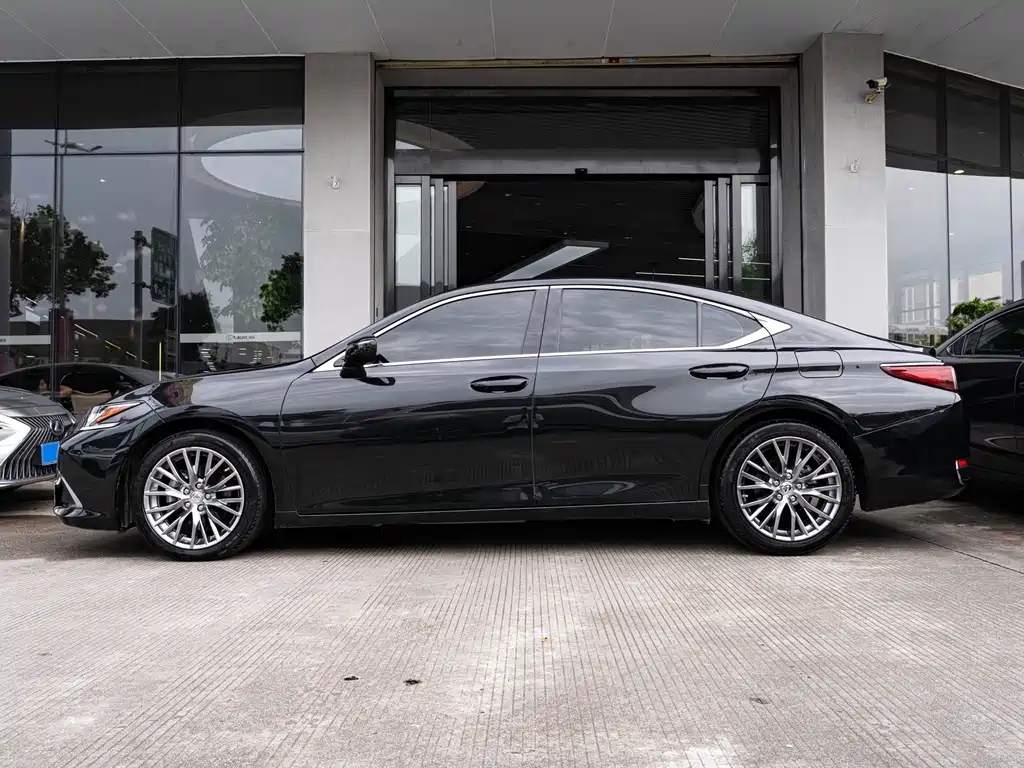 Lexus ES — миниатюра 4