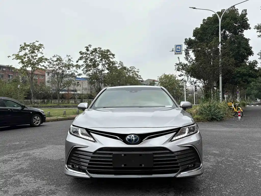 Toyota Camry — миниатюра 3