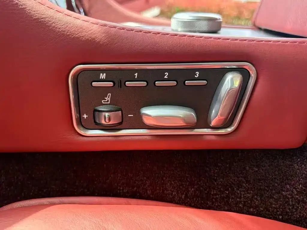 Aston Martin Rapide — миниатюра 5