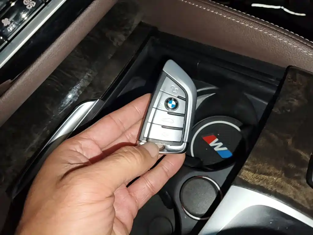 BMW 5 Series — миниатюра 9