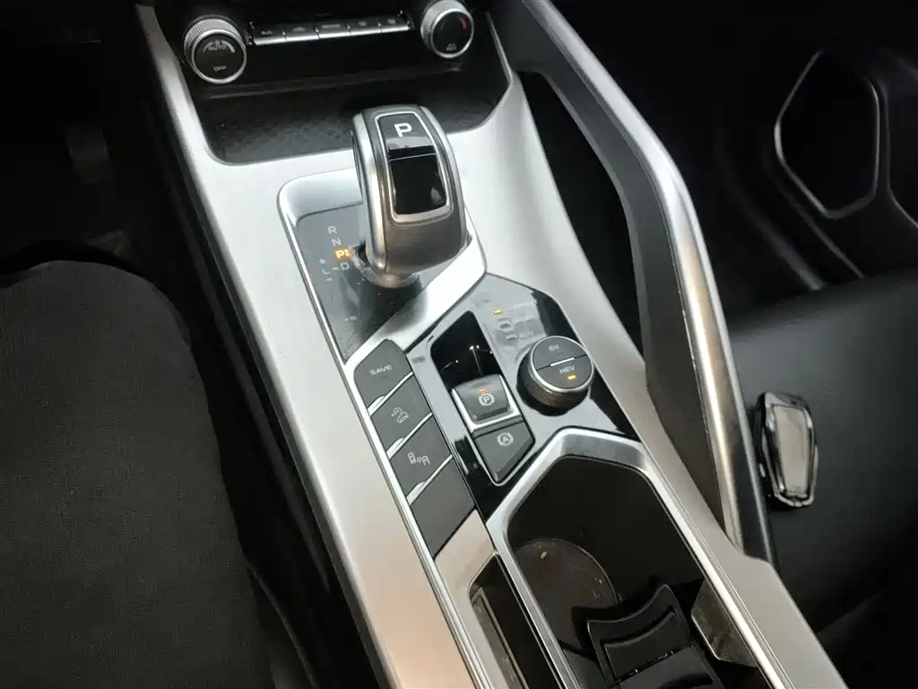 Geely Binyue NEV — миниатюра 6