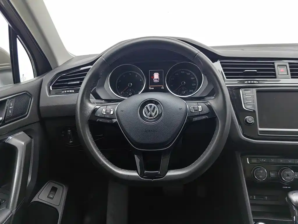 Volkswagen Tiguan L — миниатюра 11
