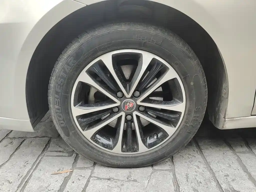 Roewe i6 New Energy — миниатюра 23