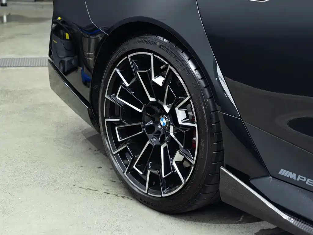 BMW M5 New Energy — миниатюра 10