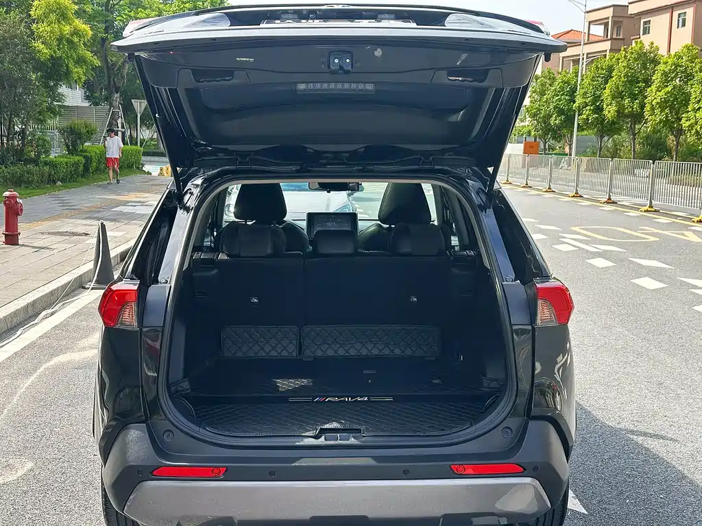 Toyota RAV4 — миниатюра 11