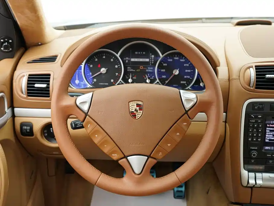 Porsche Cayenne — миниатюра 27