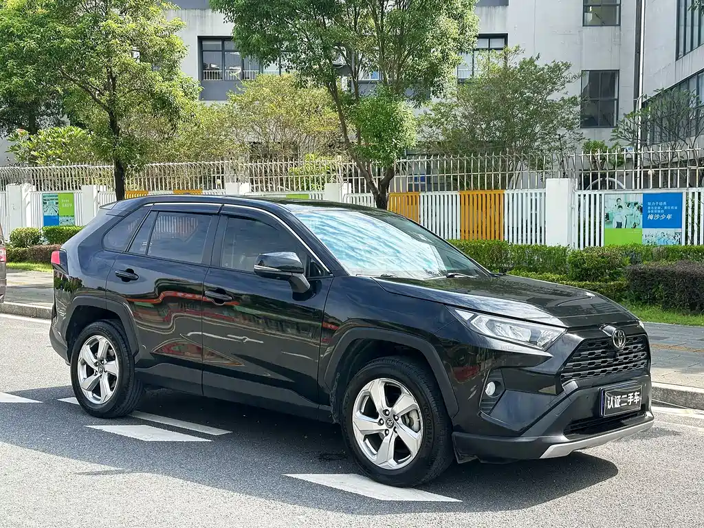Toyota RAV4 — миниатюра 4