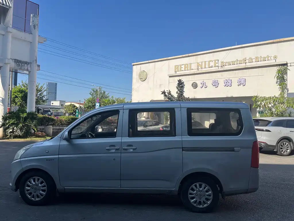 Wuling Rongguang V — миниатюра 7