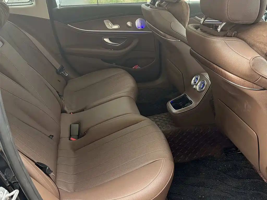 Mercedes-Benz E-Class — миниатюра 6