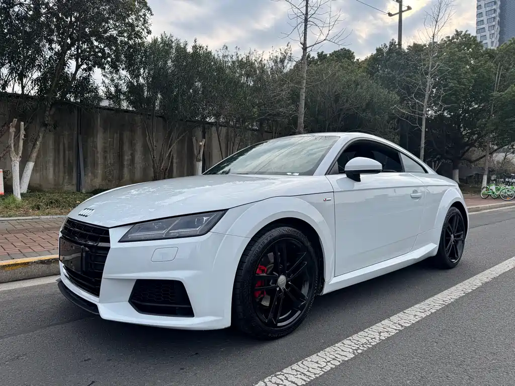 AUDI TT