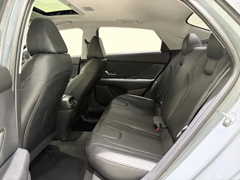 Hyundai Elantra — миниатюра 13