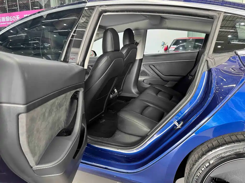 Tesla Model 3 — миниатюра 17