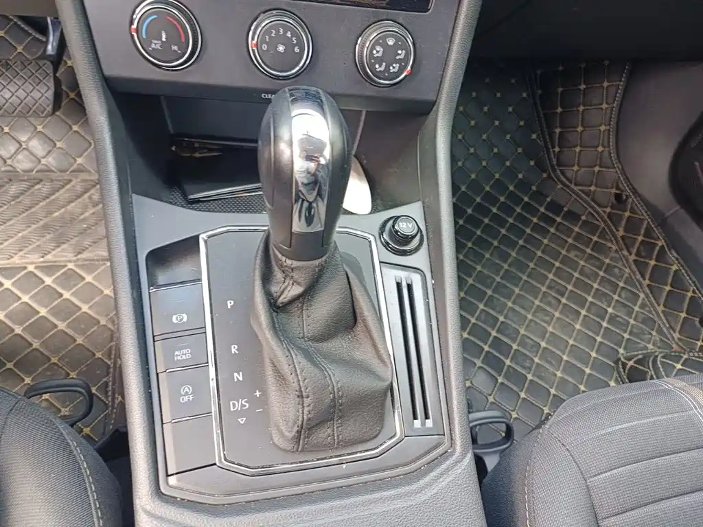 Volkswagen Lavida — миниатюра 7
