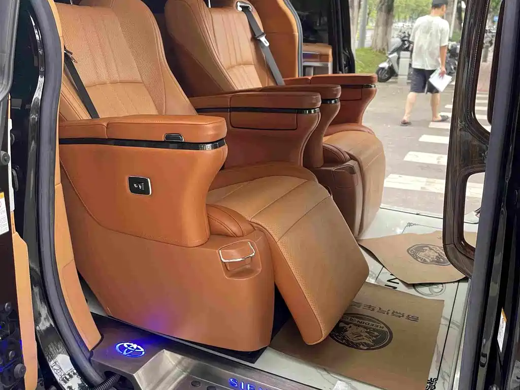 Toyota Sienna — миниатюра 19