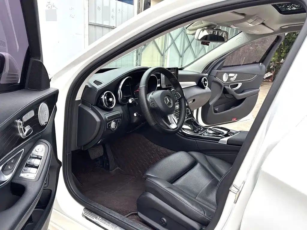 Mercedes-Benz C-Class — миниатюра 4