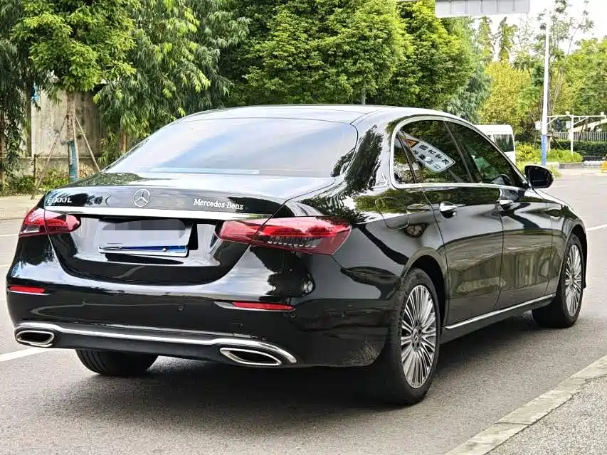 Mercedes-Benz E-Class — миниатюра 11