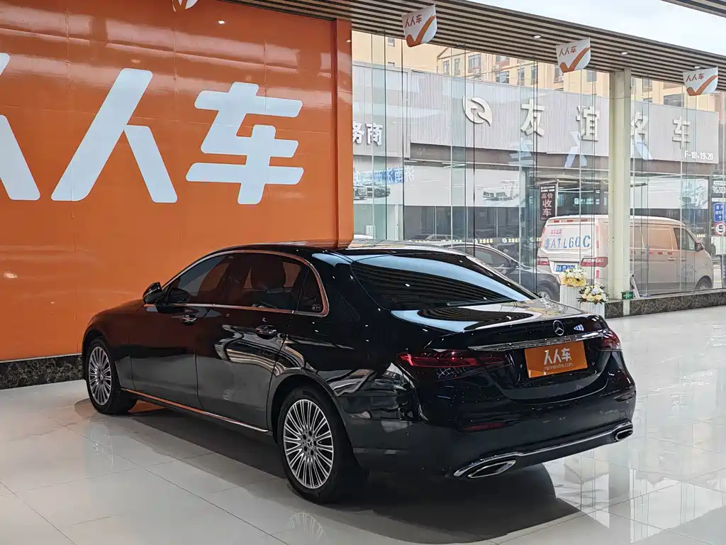 Mercedes-Benz E-Class — миниатюра 6
