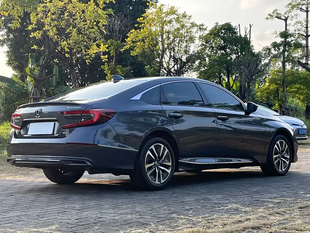 Honda Accord — миниатюра 9