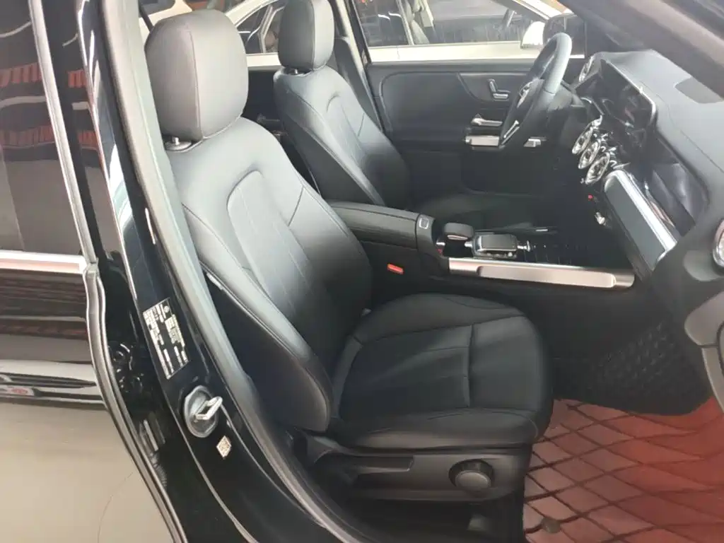 Mercedes-Benz GLB — миниатюра 25