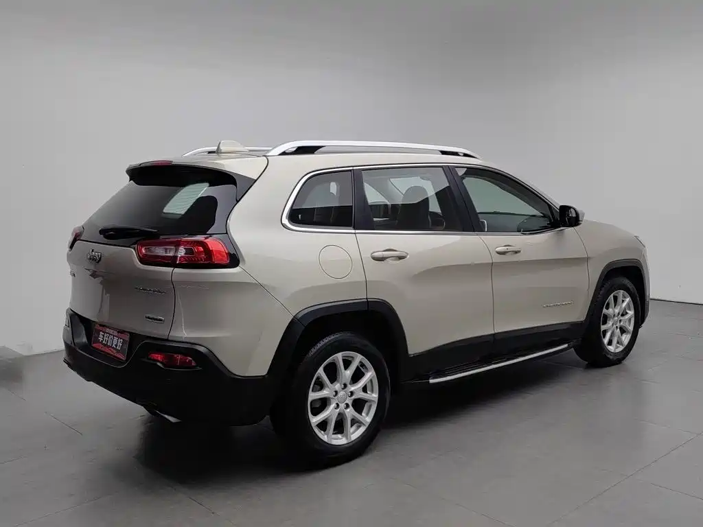 Jeep Cherokee — миниатюра 2