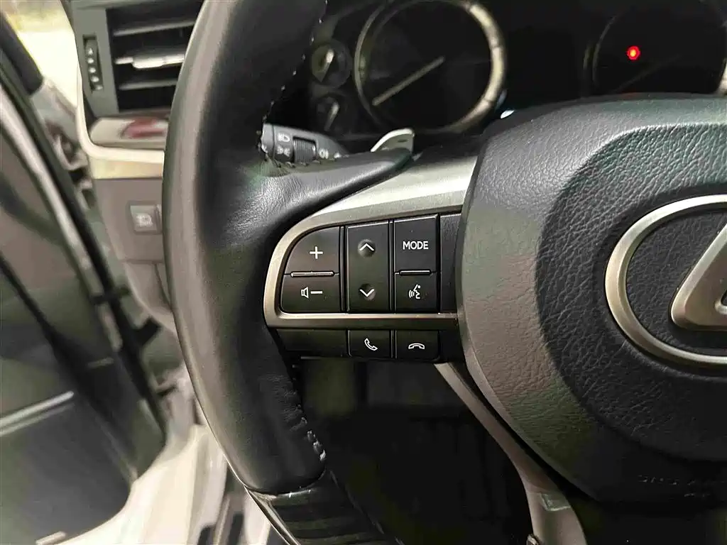 Lexus LX — миниатюра 9