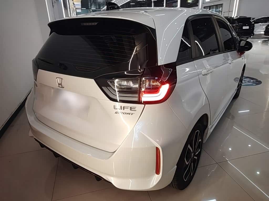 Honda Life 1.5 л 2021 г. Белый, пробег 13400 км