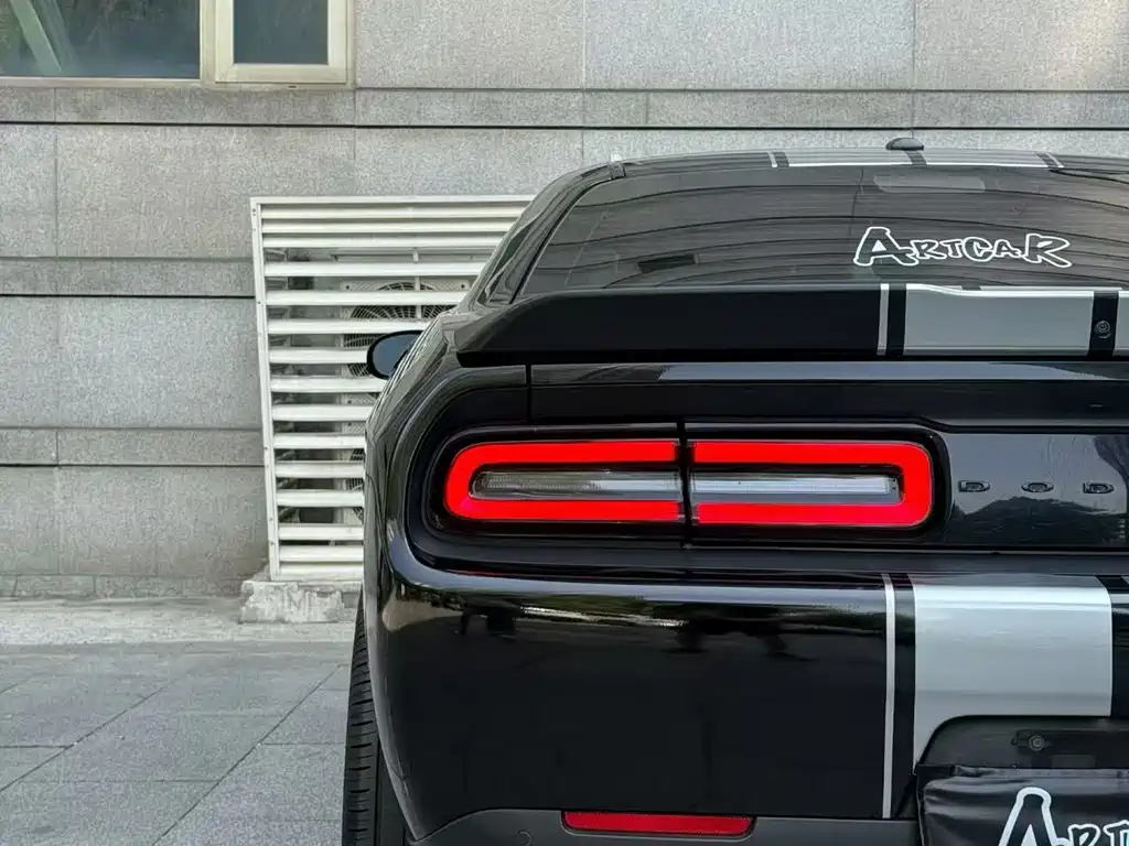Dodge Challenger — миниатюра 4