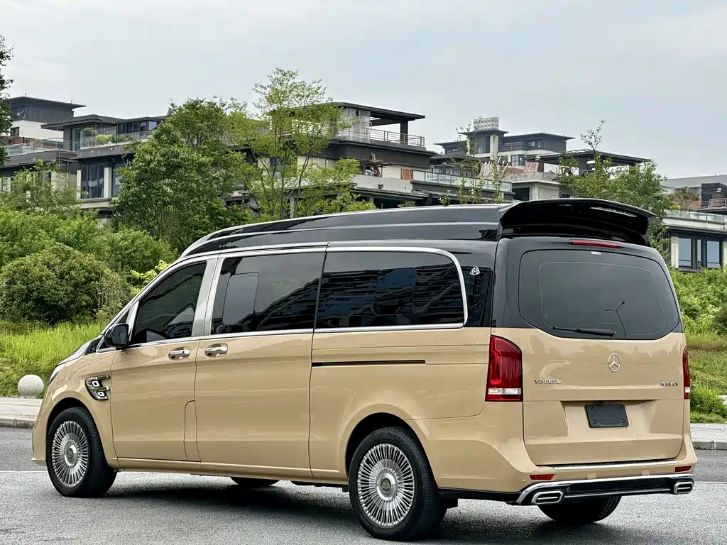 Mercedes-Benz Vito 2023 2.0T 7 мест