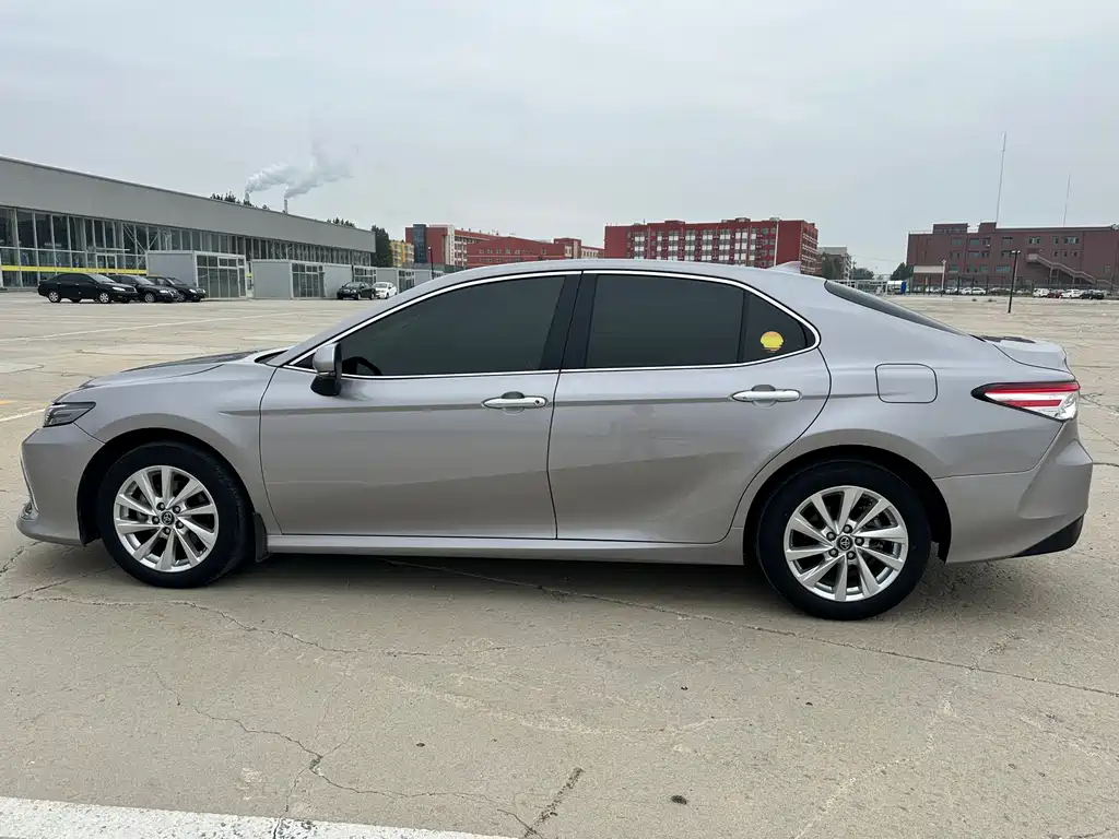 Toyota Camry — миниатюра 14