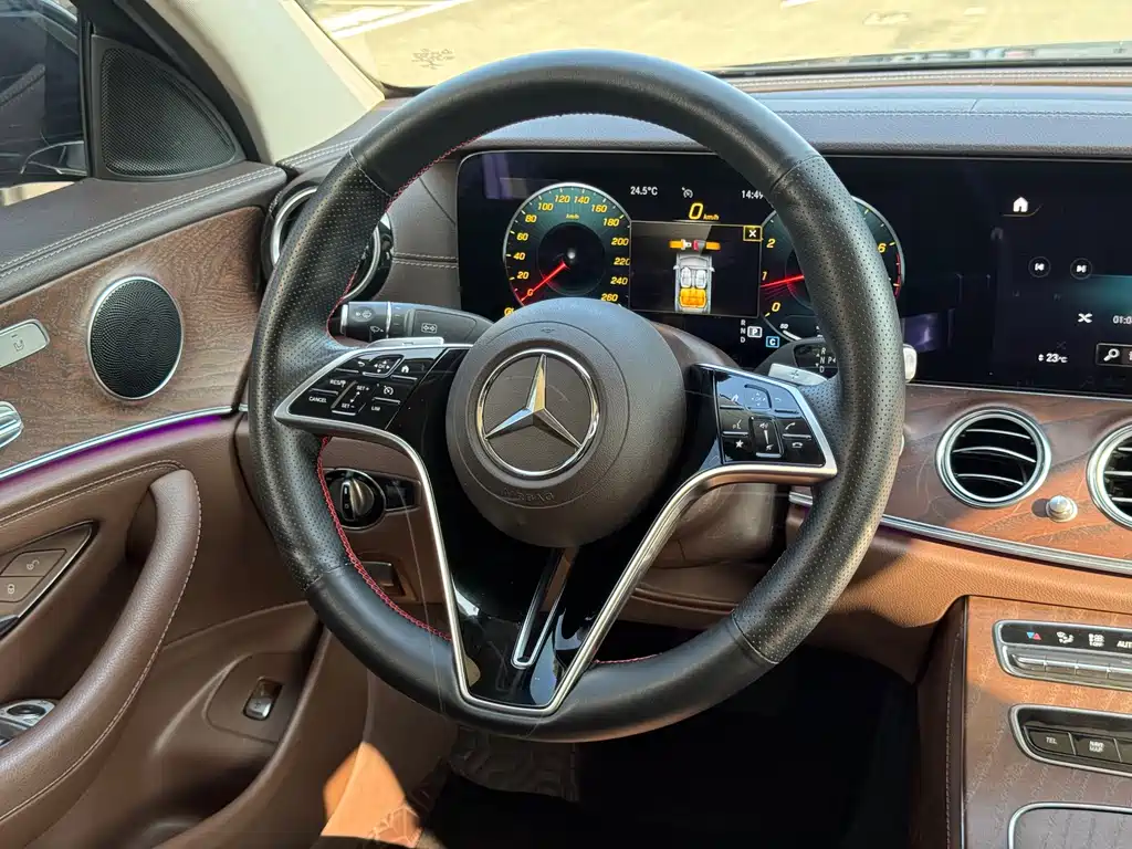 Mercedes-Benz E-Class — миниатюра 10