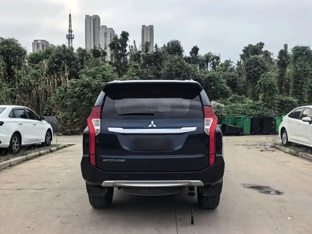 Mitsubishi Pajero Sport (Import) — миниатюра 13