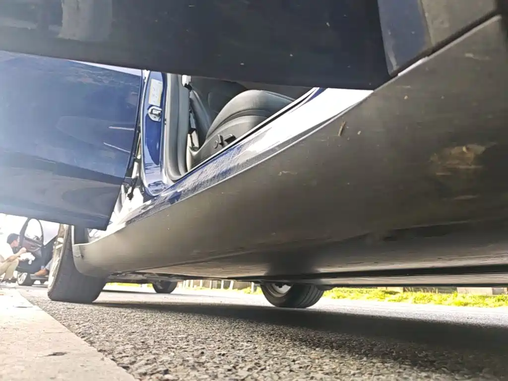 Tesla Model Y — миниатюра 21