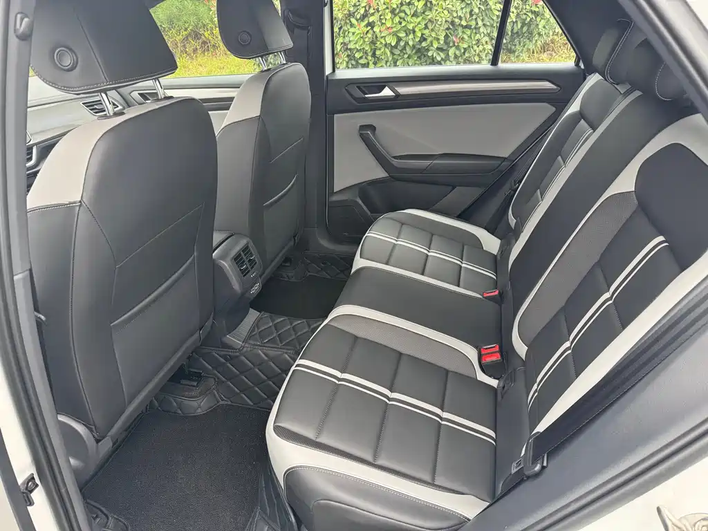 Volkswagen T-Roc — миниатюра 8