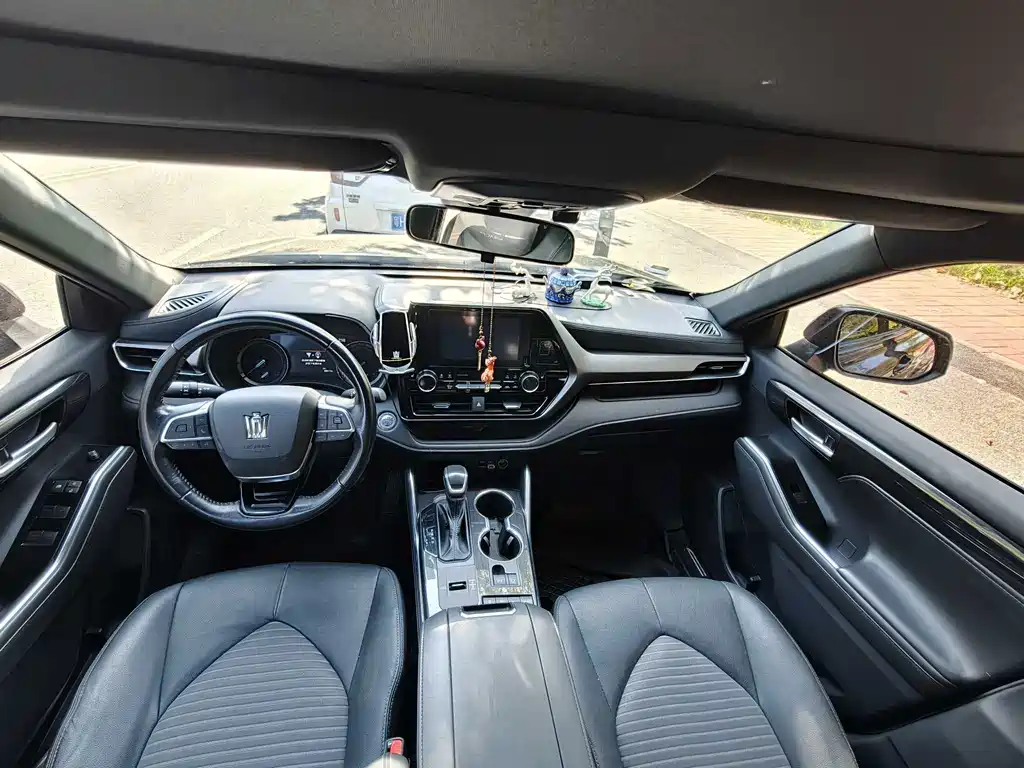 Toyota Crown Kluger — миниатюра 5