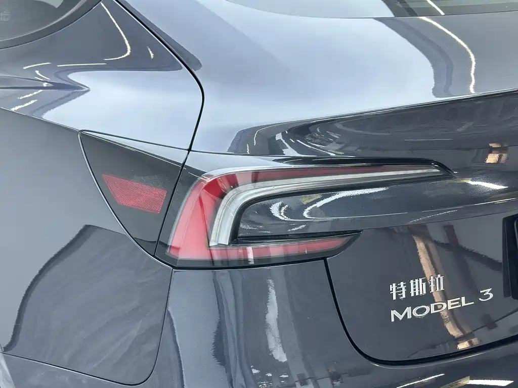 Tesla Model 3 — миниатюра 12