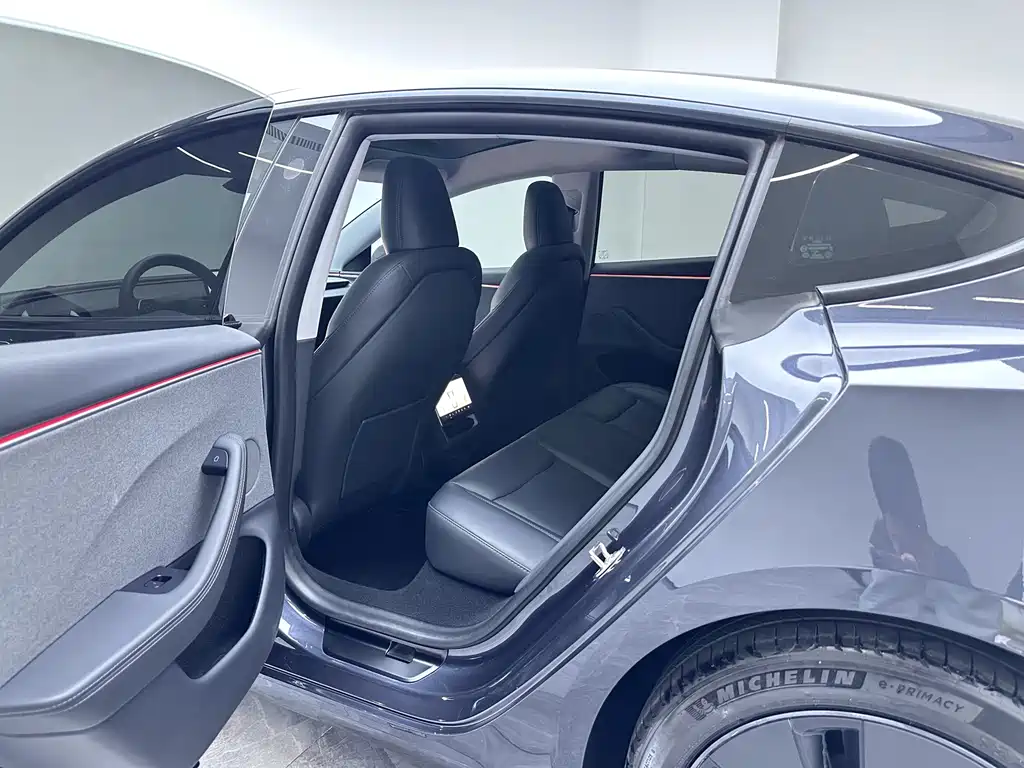 Tesla Model 3 — миниатюра 17
