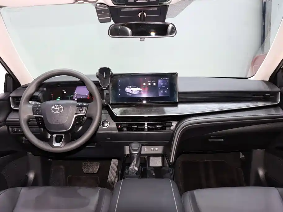 Toyota Camry — миниатюра 12