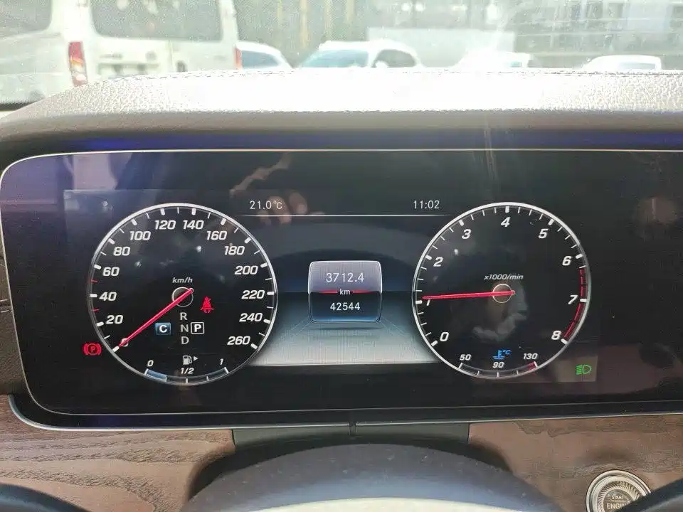 Mercedes-Benz E-Class — миниатюра 4
