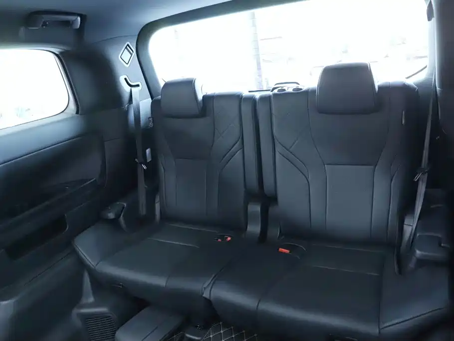 Toyota Alphard — миниатюра 8