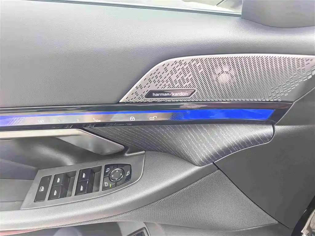 BMW 5 Series — миниатюра 11