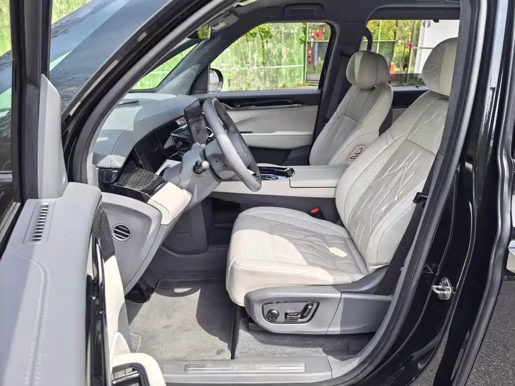 Zeekr 009 2024 мест Executive 108kWh