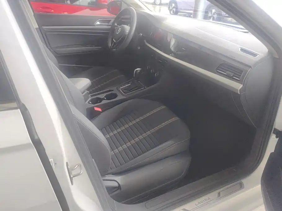 Volkswagen Lavida — миниатюра 8