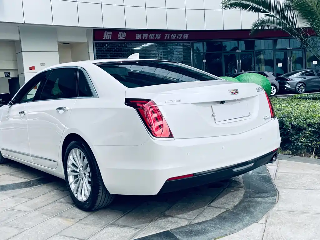 CADILLAC CT6