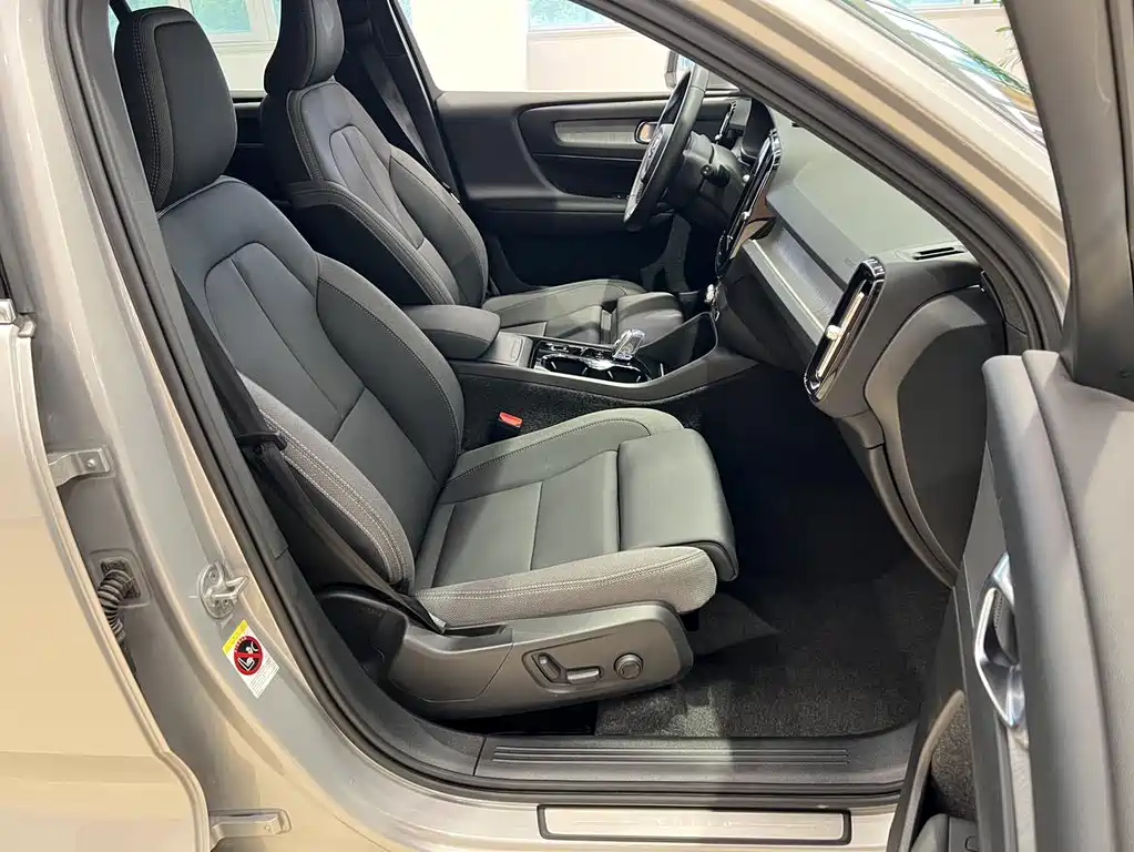 Volvo XC40 — миниатюра 10
