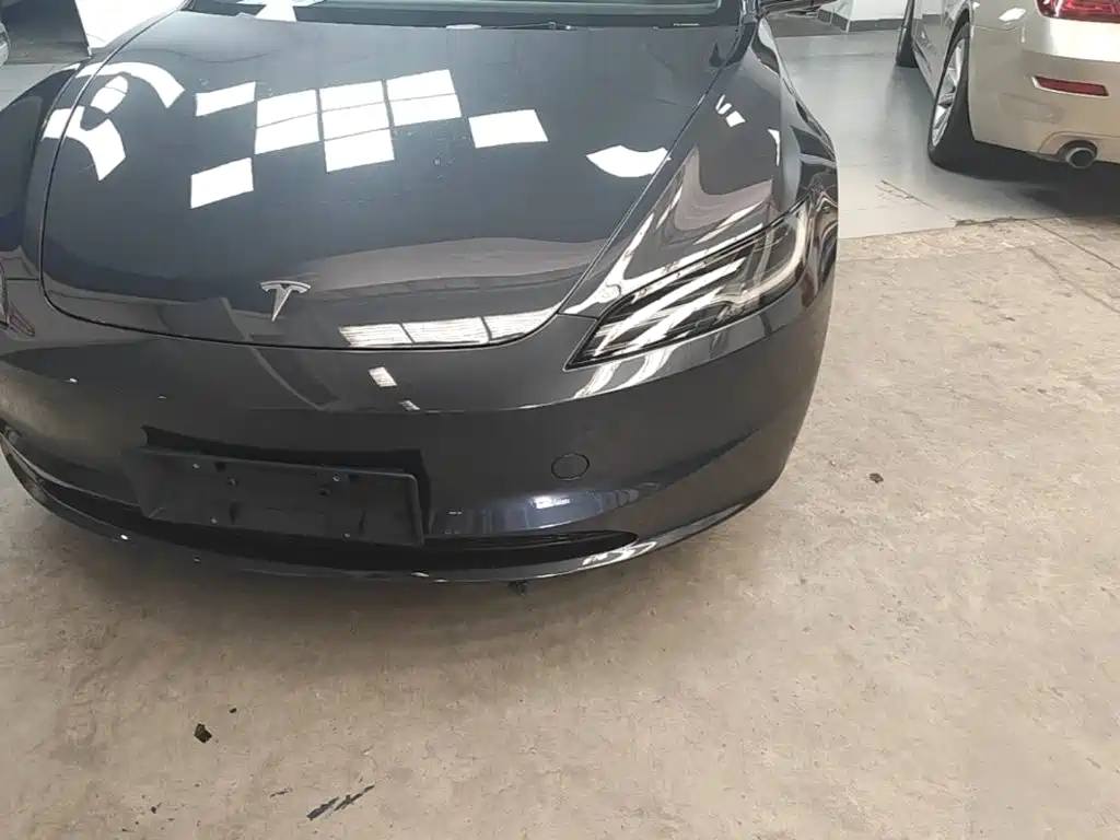 Tesla Model 3 — миниатюра 24
